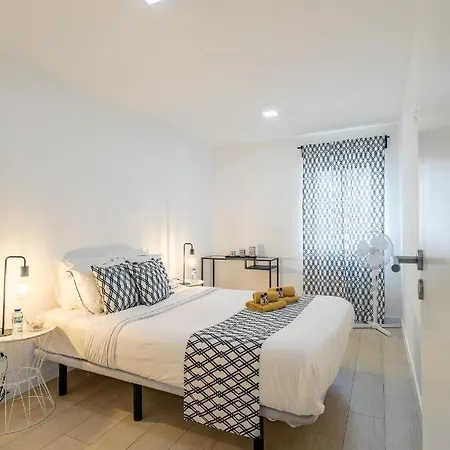 House Black & White Apartment Lissabon